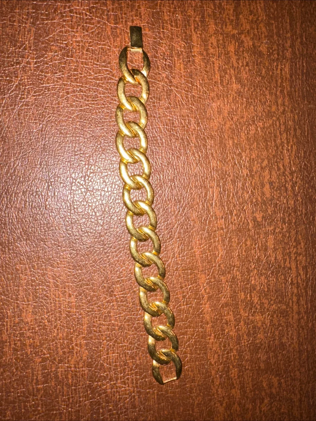 Gold Chain Link Bracelet image indicator(3)