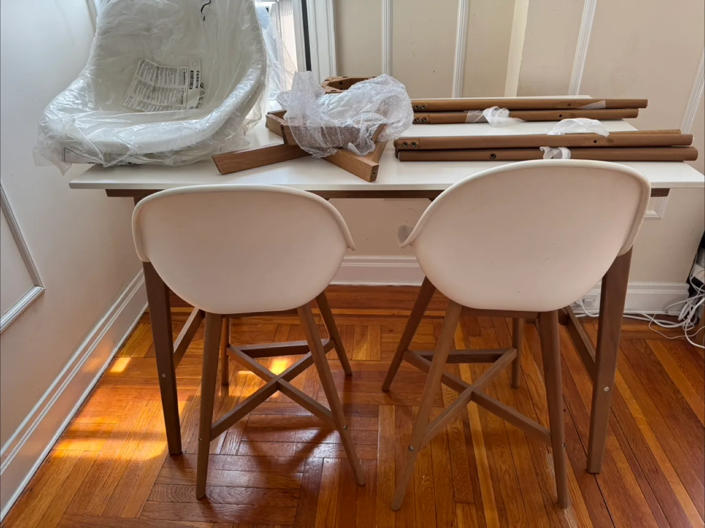 IKEA FANBYN Bar Table & 4 Stools - White image indicator(4)