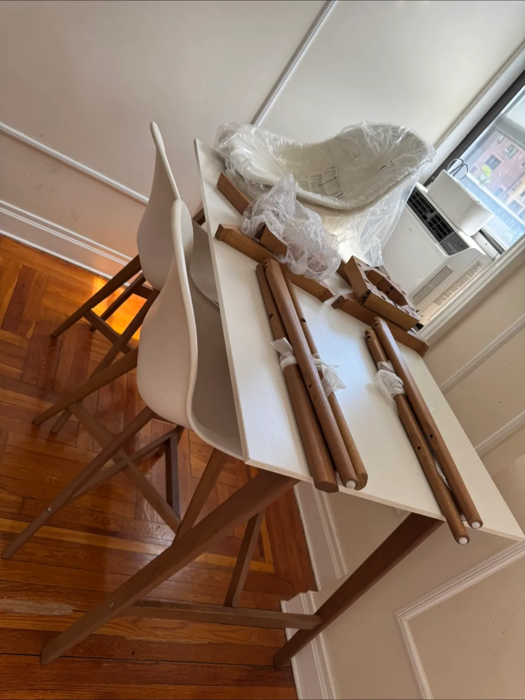 IKEA FANBYN Bar Table & 4 Stools - White image indicator(3)