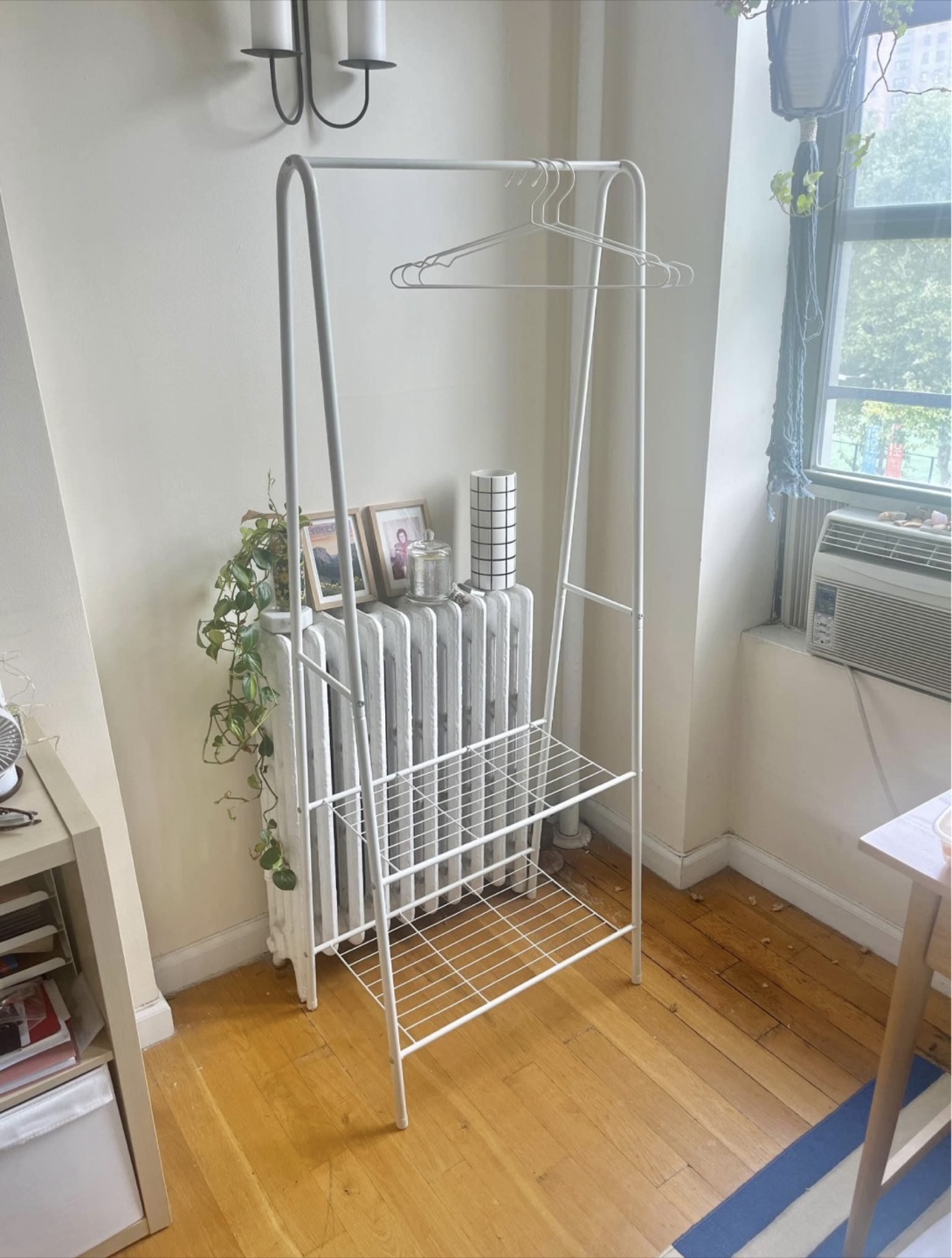 White Metal Clothes Rack - photo 2