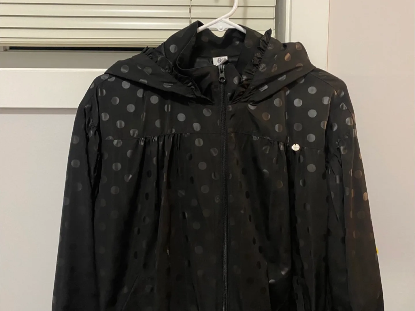 DOT PENDANT FRILL HOODIE WIND JUMPER BLACK_RonRon(Korean brand) image indicator(4)