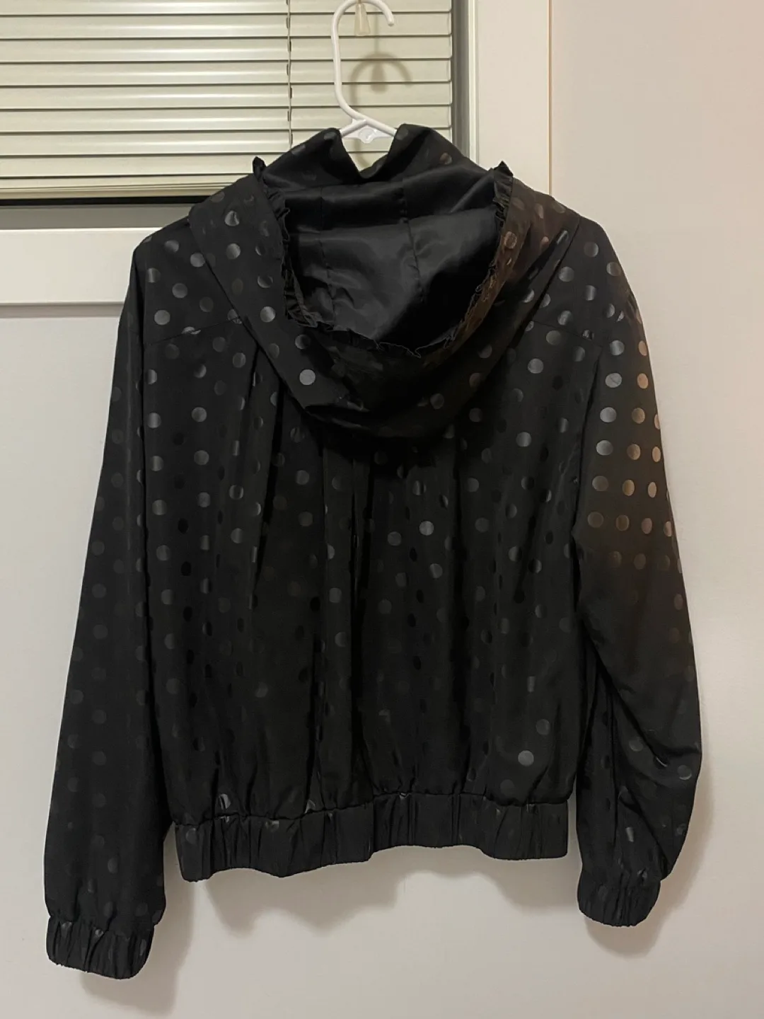 DOT PENDANT FRILL HOODIE WIND JUMPER BLACK_RonRon(Korean brand) image indicator(7)