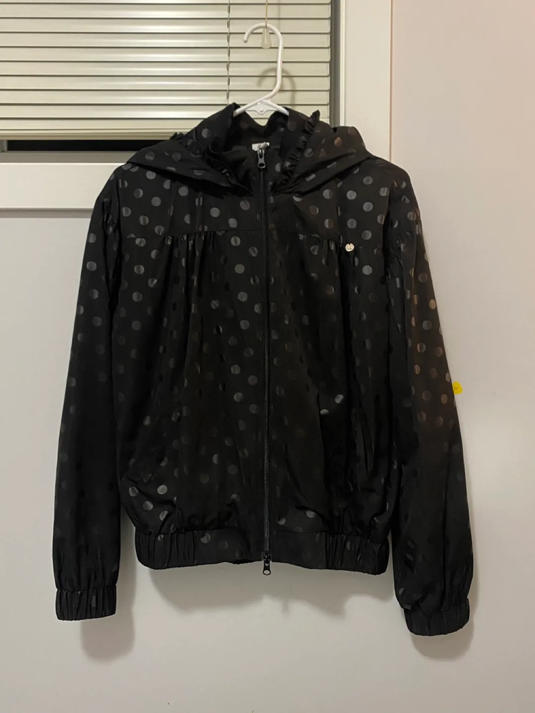 DOT PENDANT FRILL HOODIE WIND JUMPER BLACK_RonRon(Korean brand) image indicator(5)