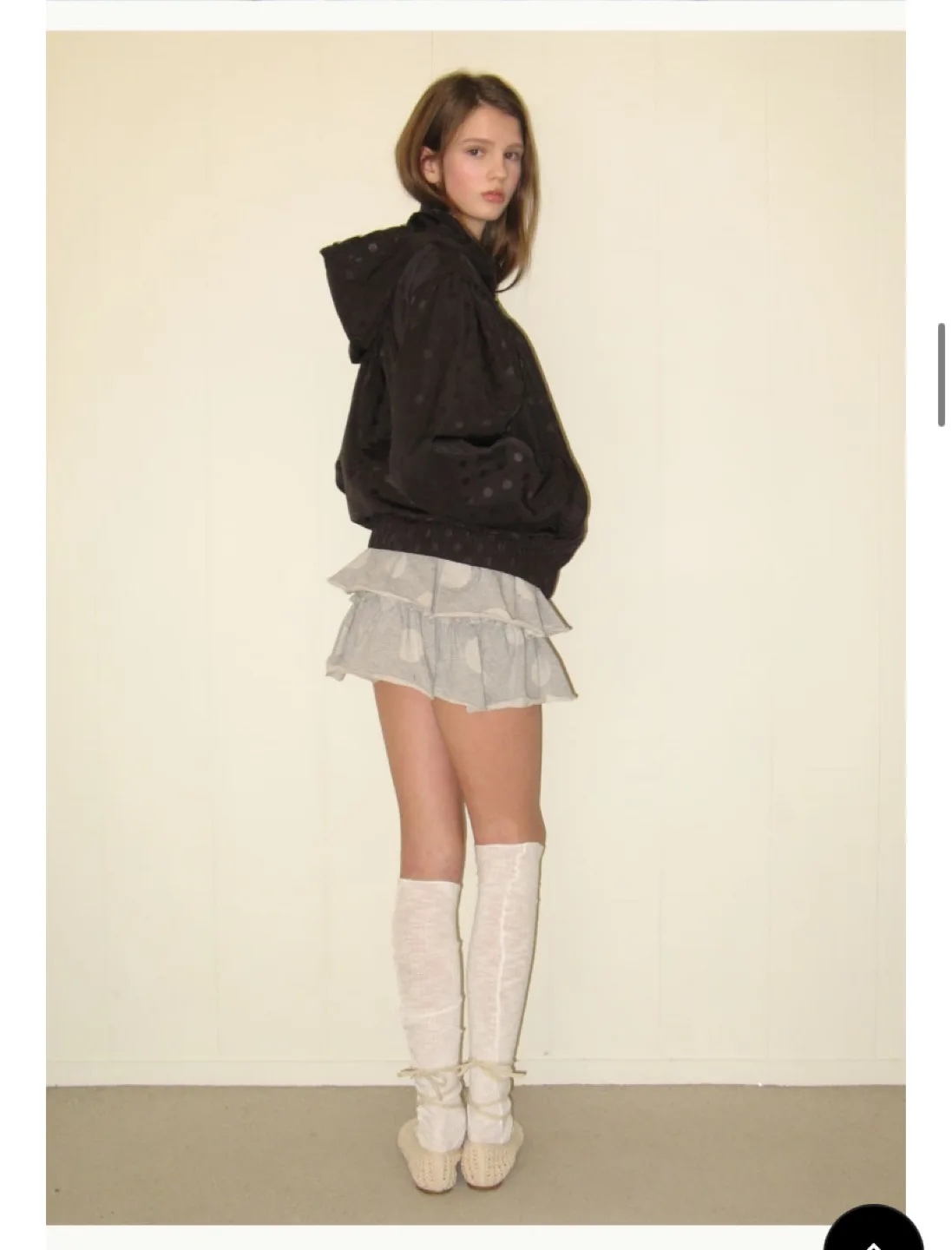 DOT PENDANT FRILL HOODIE WIND JUMPER BLACK_RonRon(Korean brand) image indicator(3)