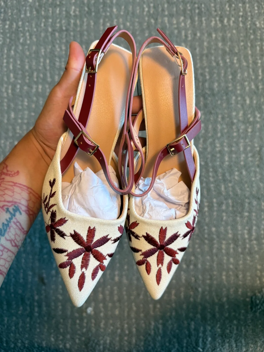 Burgundy Floral Embroidery Chunky Heel Shoes image indicator(7)
