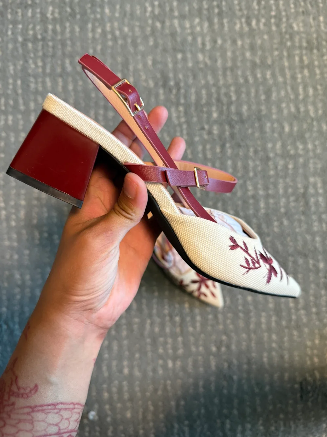 Burgundy Floral Embroidery Chunky Heel Shoes image indicator(9)