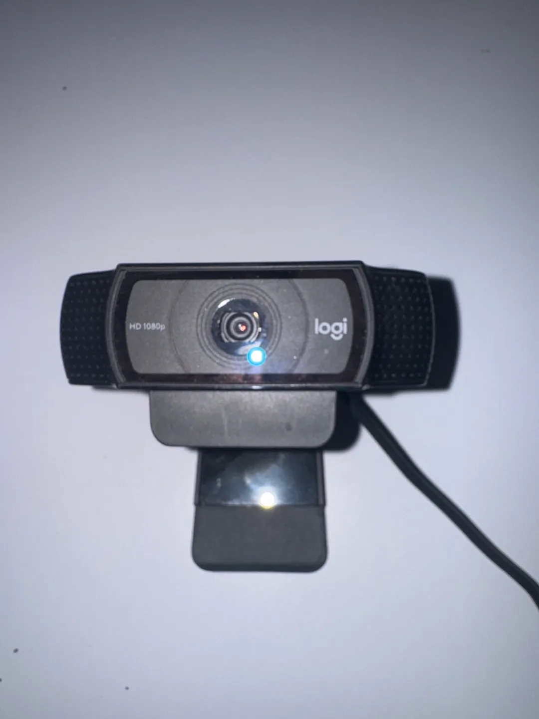 Logitech HD 1080p Webcam image indicator(2)