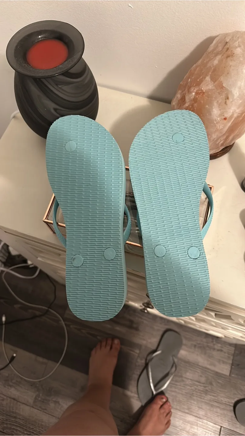 Havaianas Flip Flops - Size 9/10 - Blue image indicator(3)