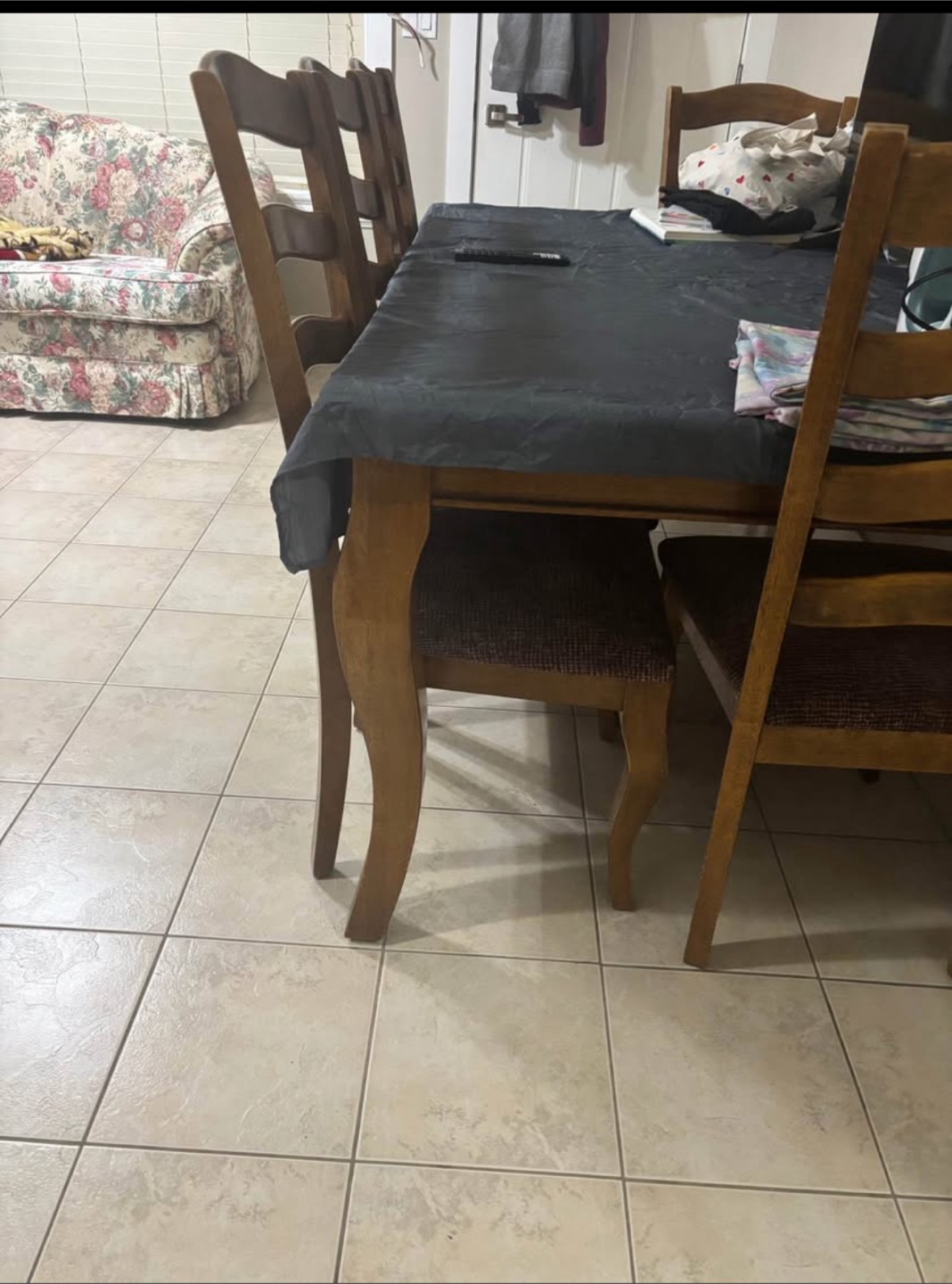Dining table and Chairs - Set of six