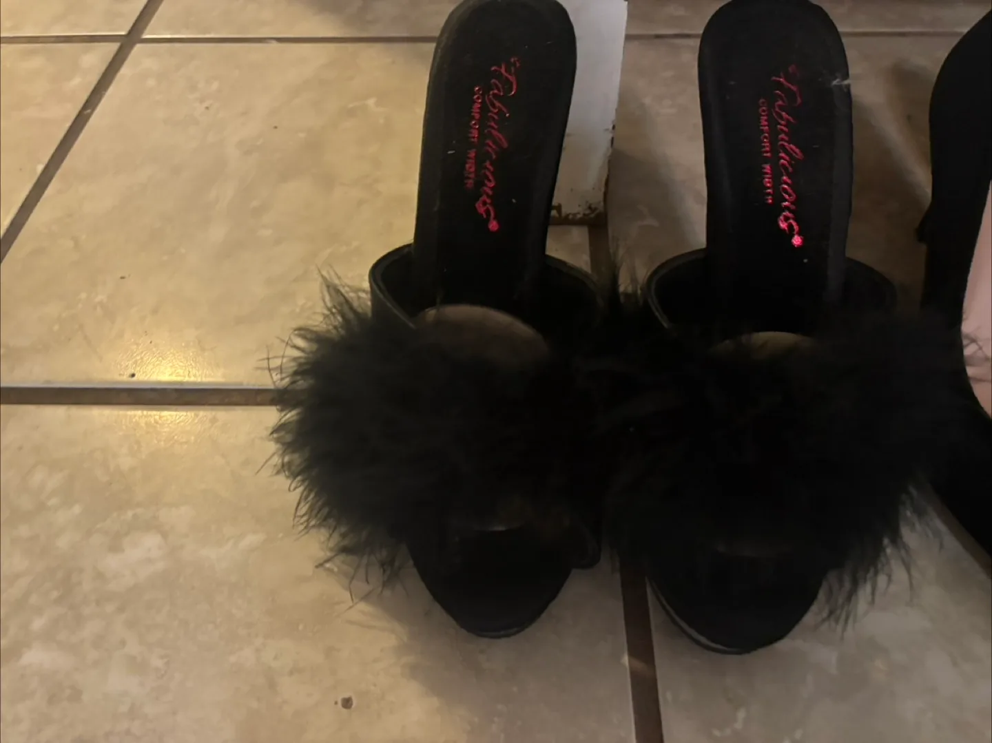 Assorted Women's Shoes image indicator(5)