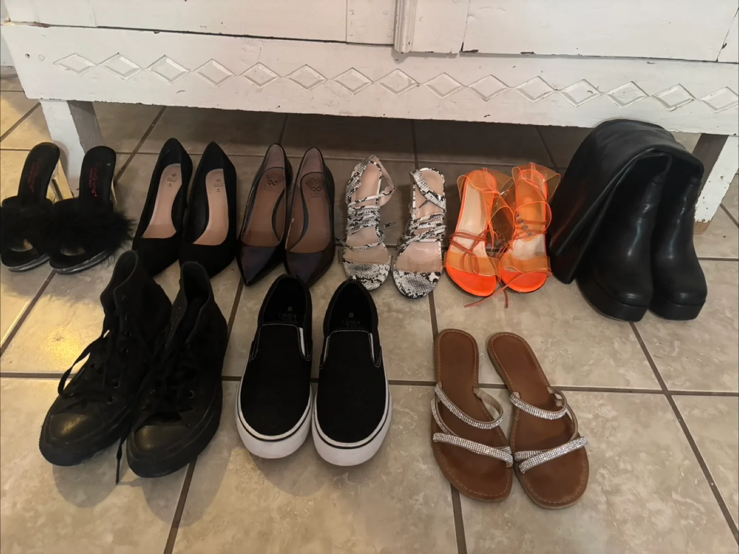 Assorted Women's Shoes image indicator(9)