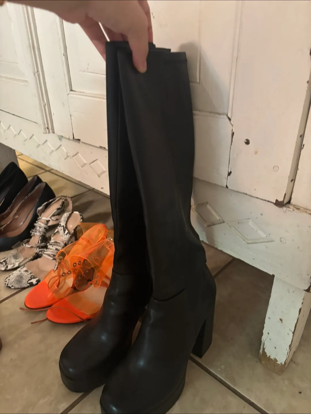 Assorted Women's Shoes image indicator(7)