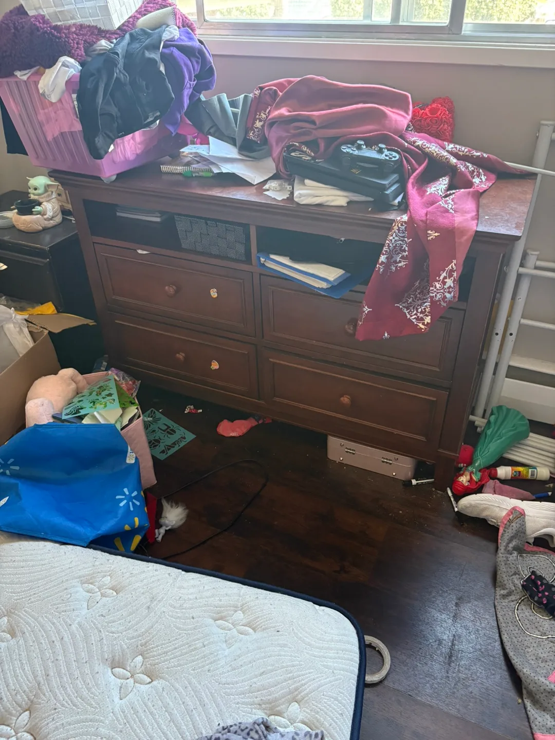 Four drawer dresser thumbnail