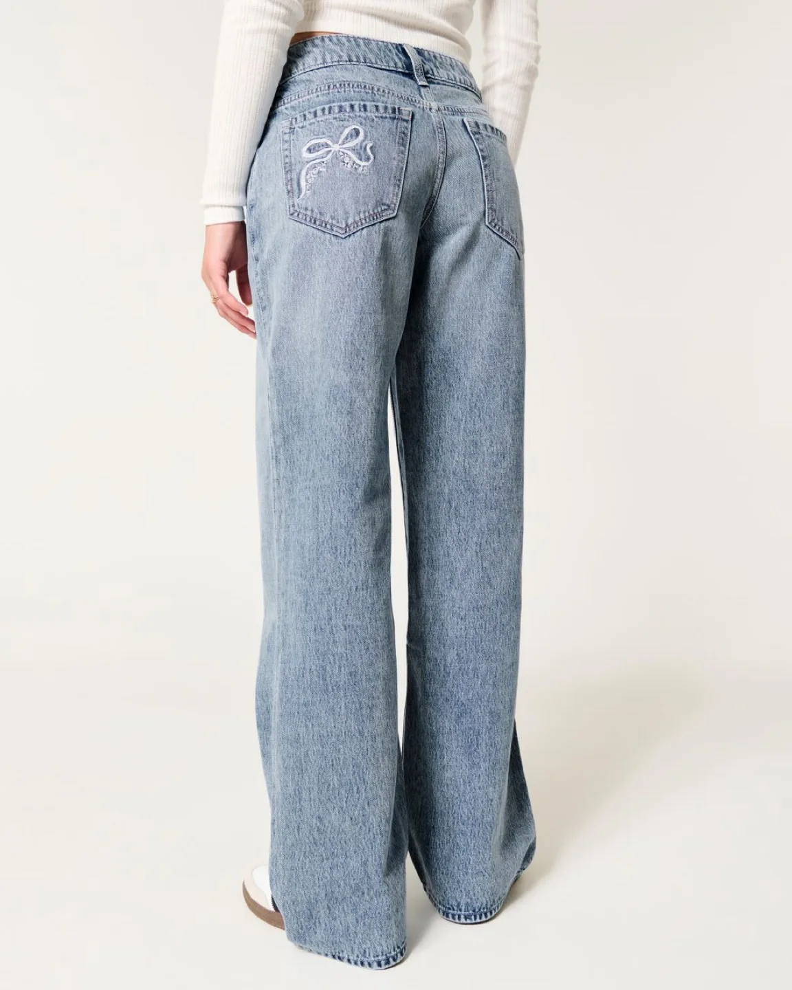 Hollister Low-rise Embroidered Bow Jeans ⋆𐙚₊˚⊹♡ thumbnail