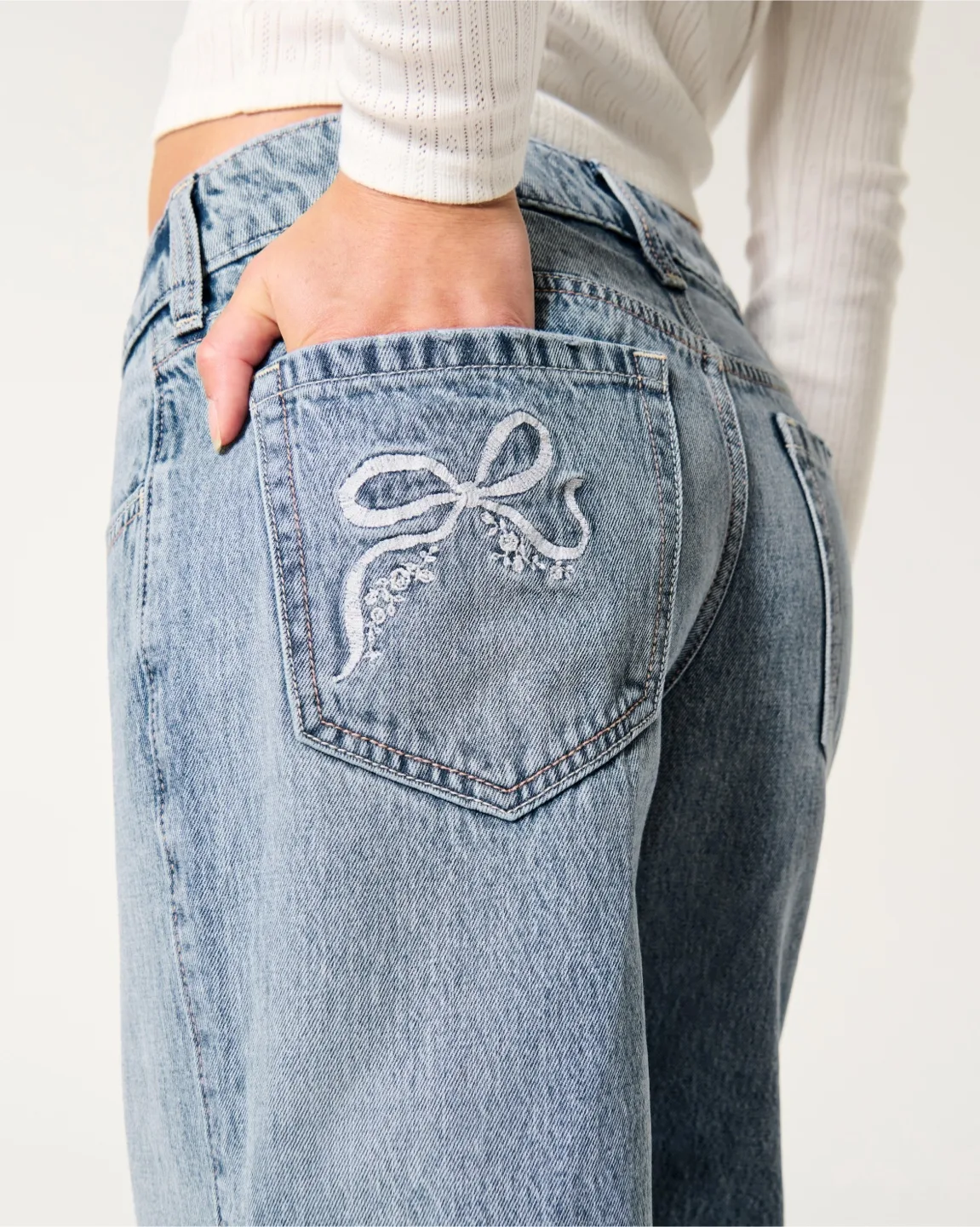 Hollister Low-rise Embroidered Bow Jeans ⋆𐙚₊˚⊹♡ image indicator(2)