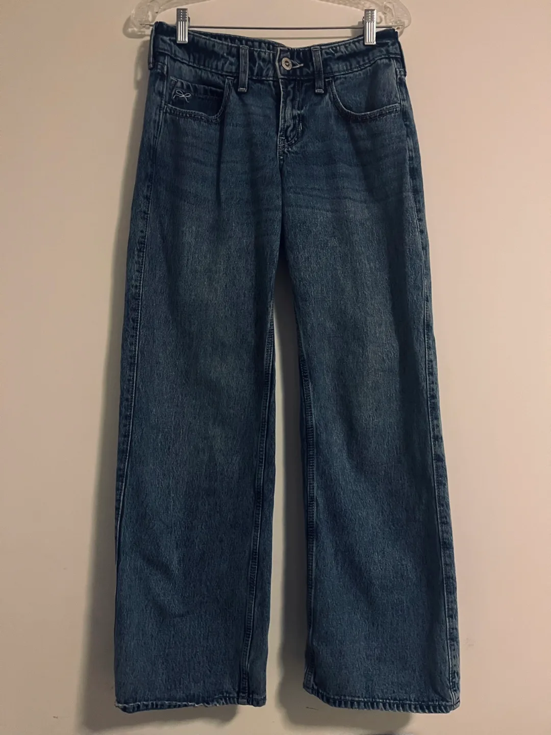 Hollister Low-rise Embroidered Bow Jeans ⋆𐙚₊˚⊹♡ image indicator(3)