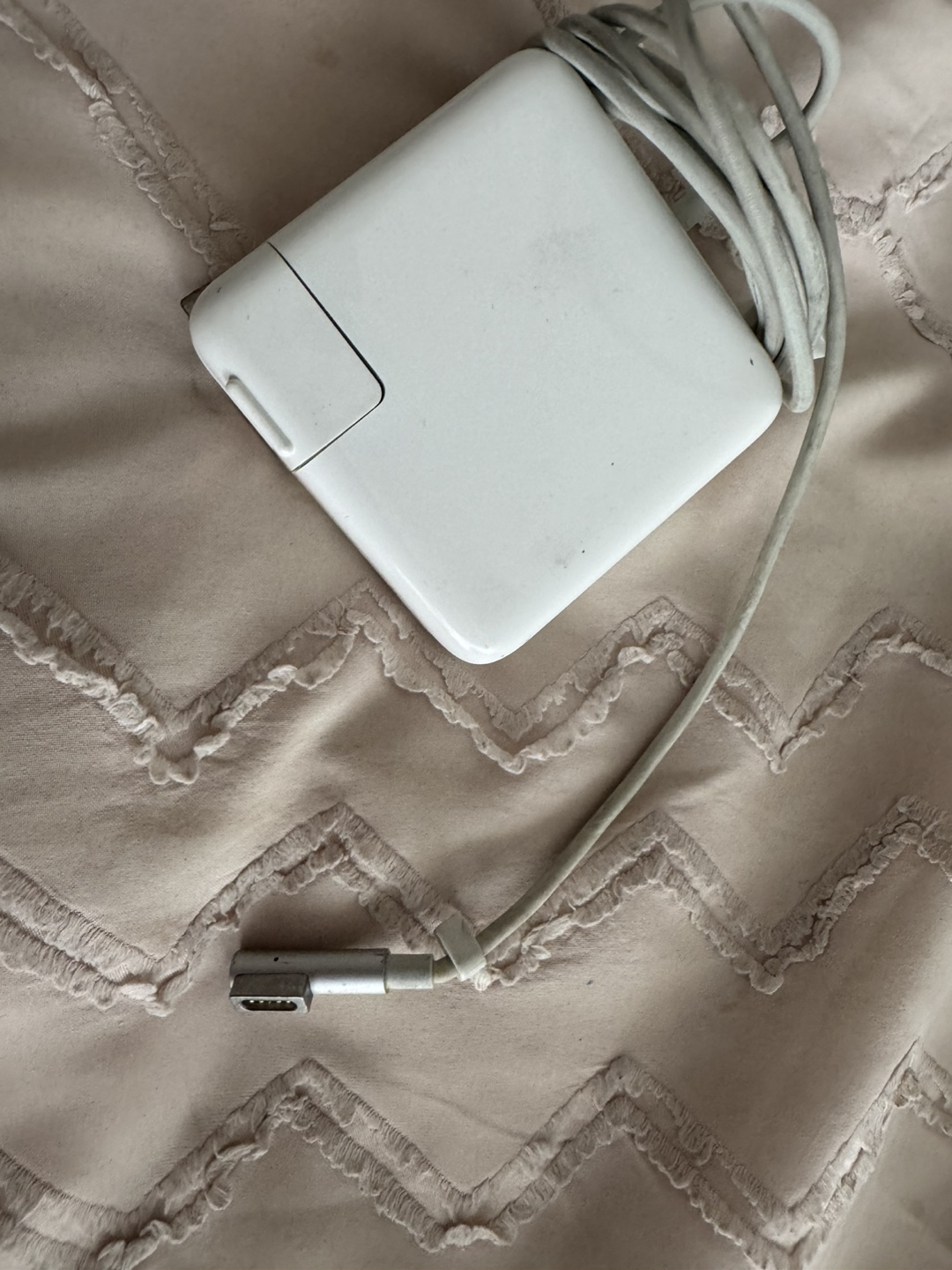 Apple MacBook Charger - photo 4
