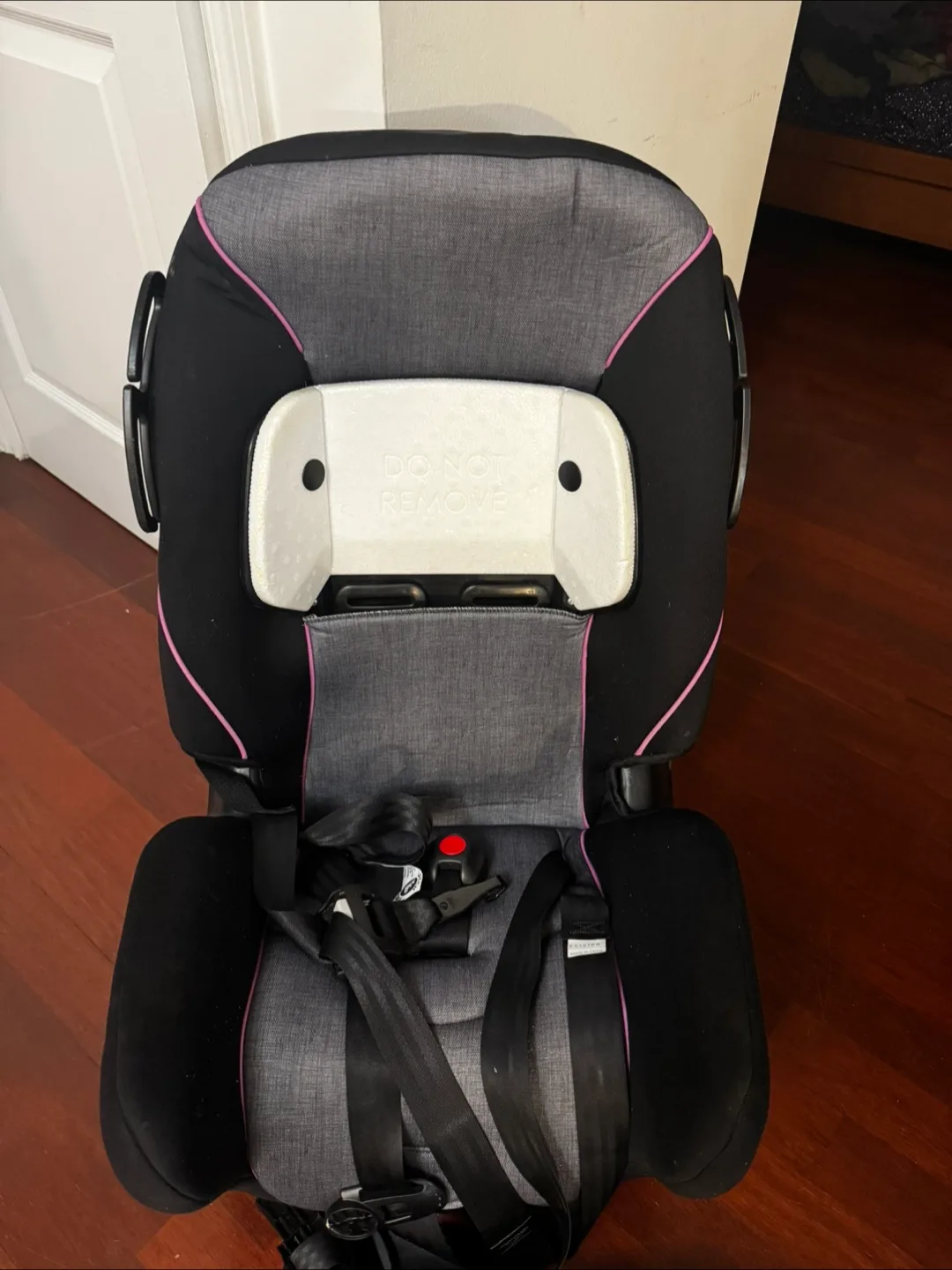 Latch UAS-SAU Car Seat thumbnail