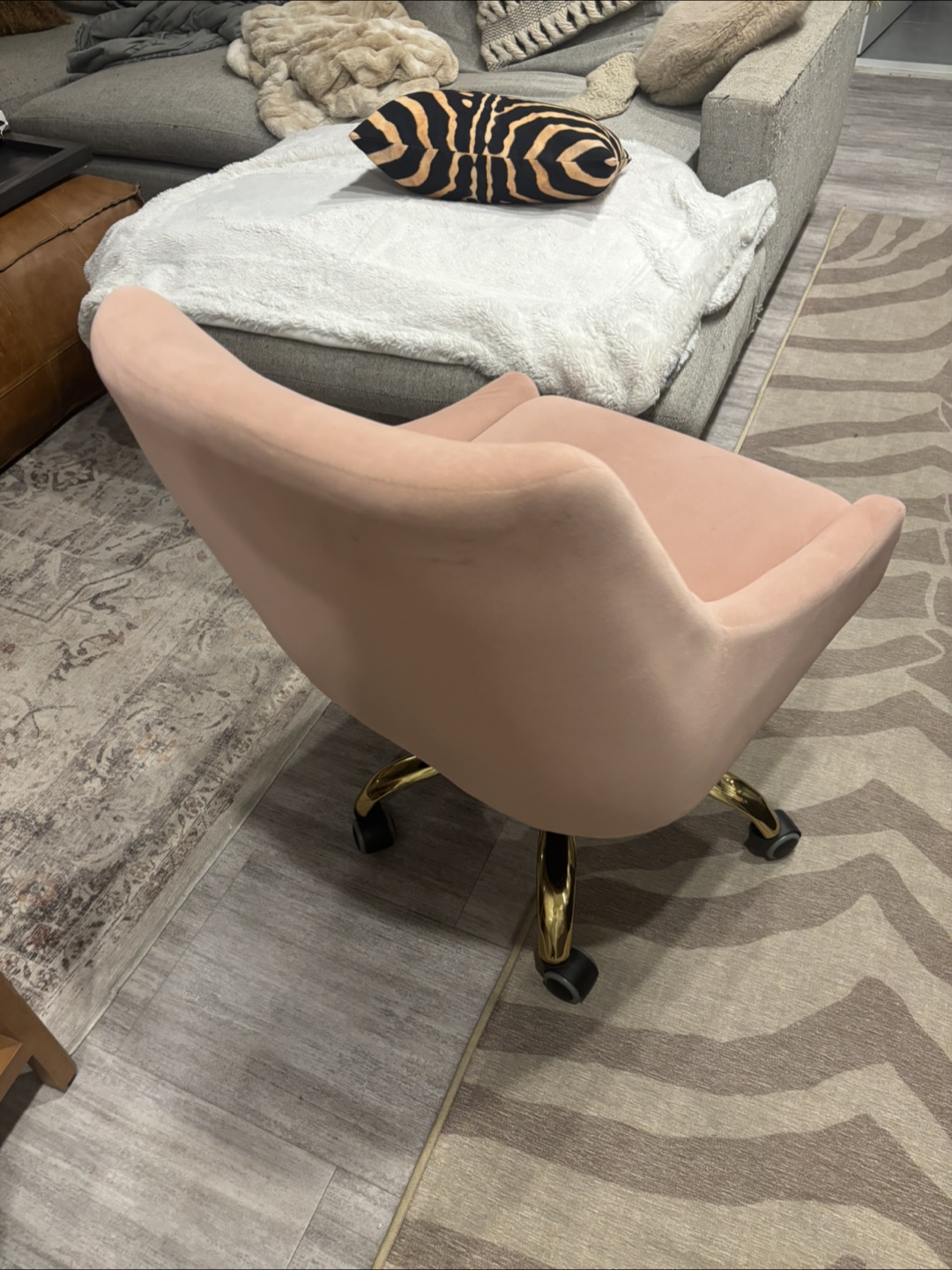 Pink Velvet Office Chair - photo 3
