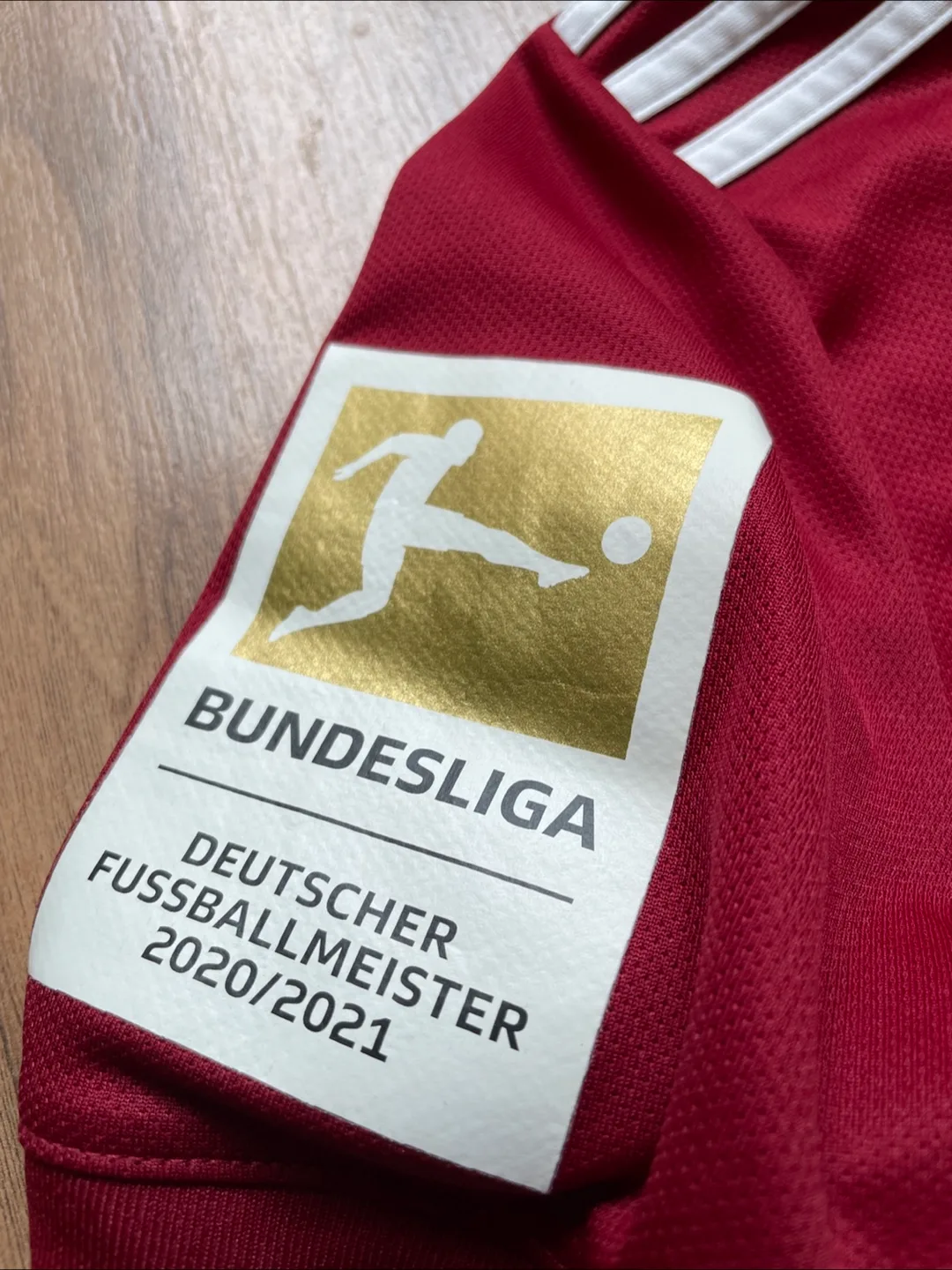 Davies- FC Bayern Munich Jersey image indicator(4)