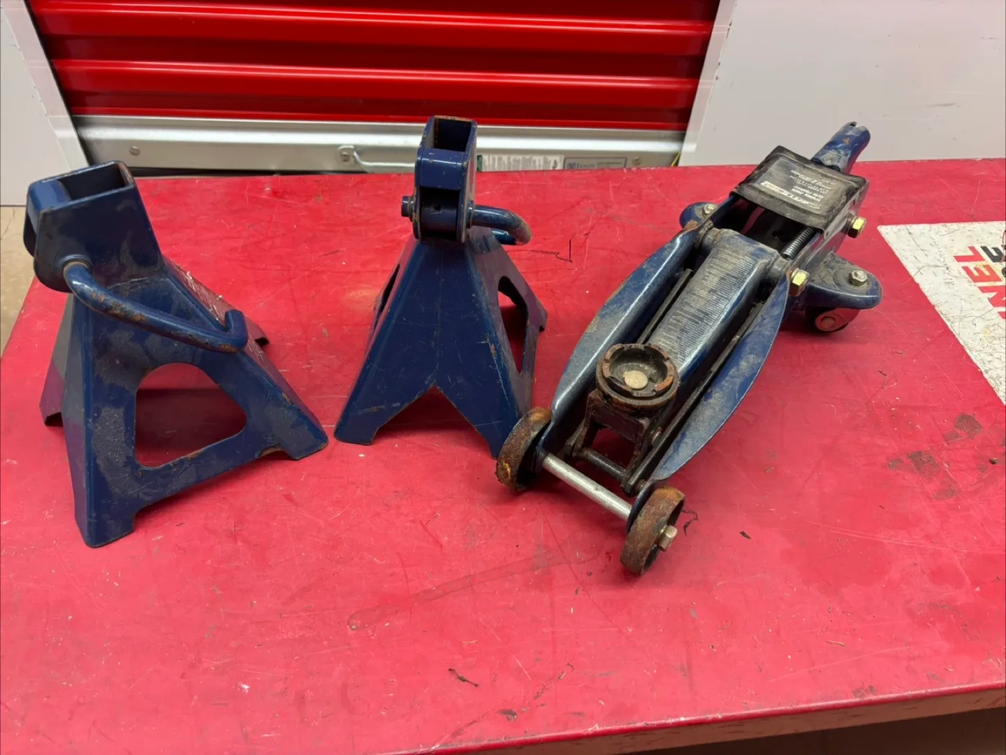 Hydraulic Floor Jack and Jack Stands