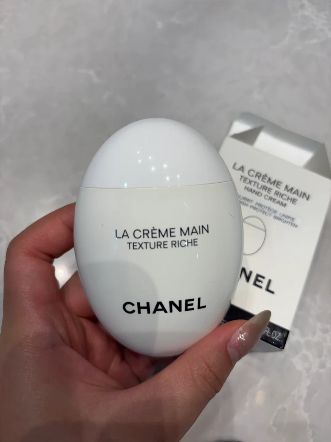 Chanel La Crème Main Texture Riche Hand Cream image indicator(2)