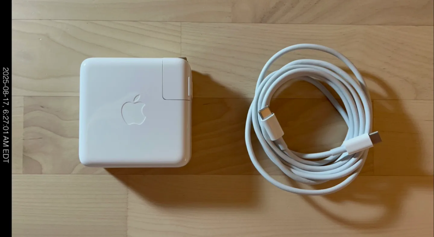 Mint Condition Apple MacBook Pro M2 13” (8GB/512GB) image indicator(9)