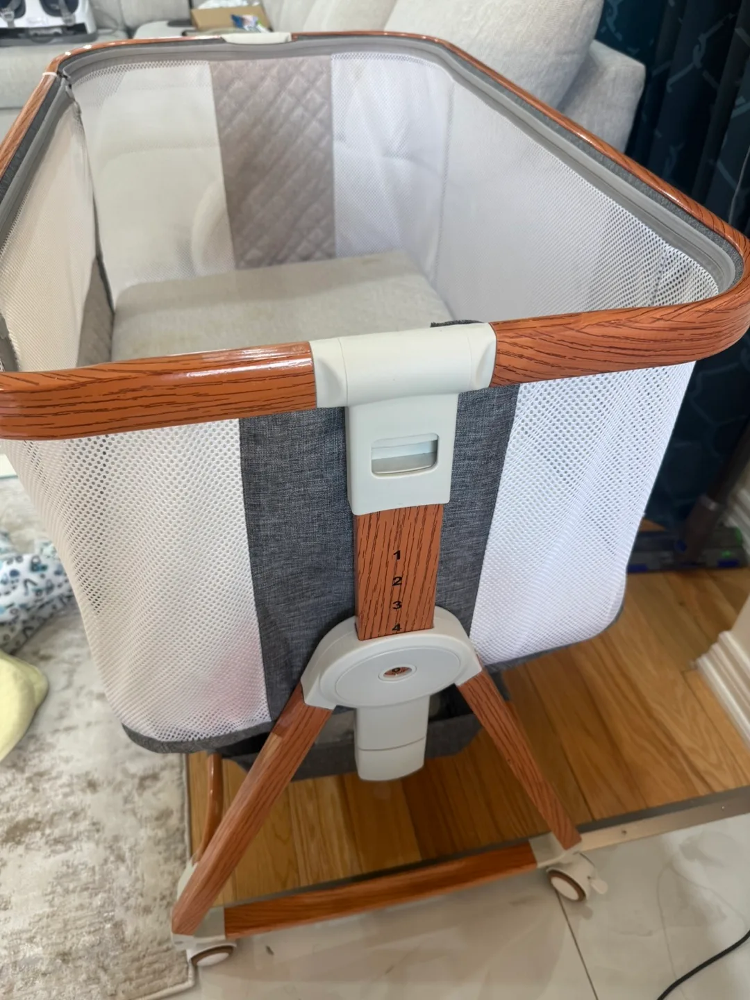 3-in-1 Convertible Baby Bassinet image indicator(7)