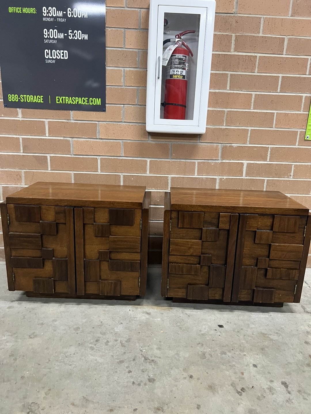 Lane set of 2 nightstands