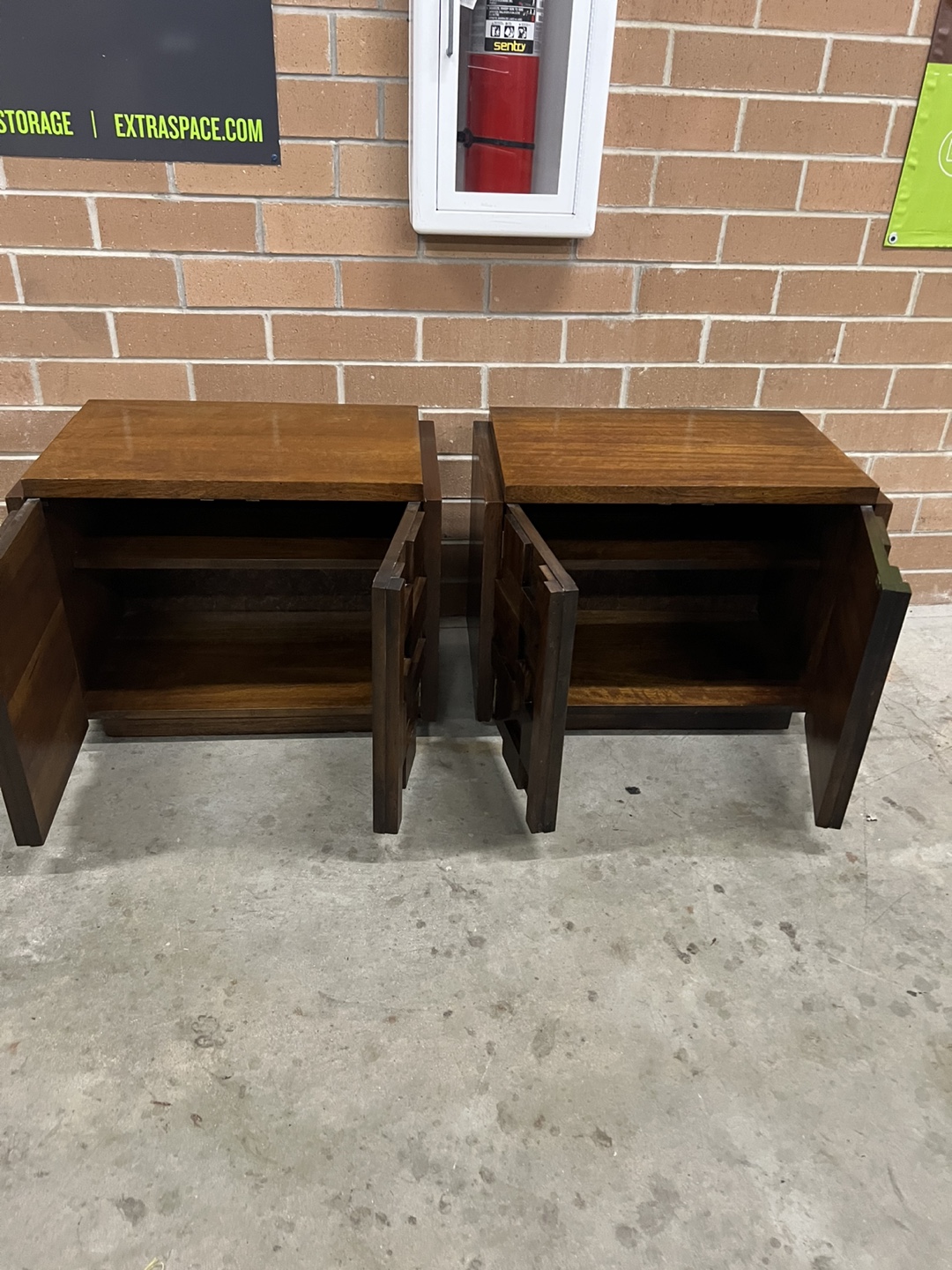 Lane set of 2 nightstands - photo 2