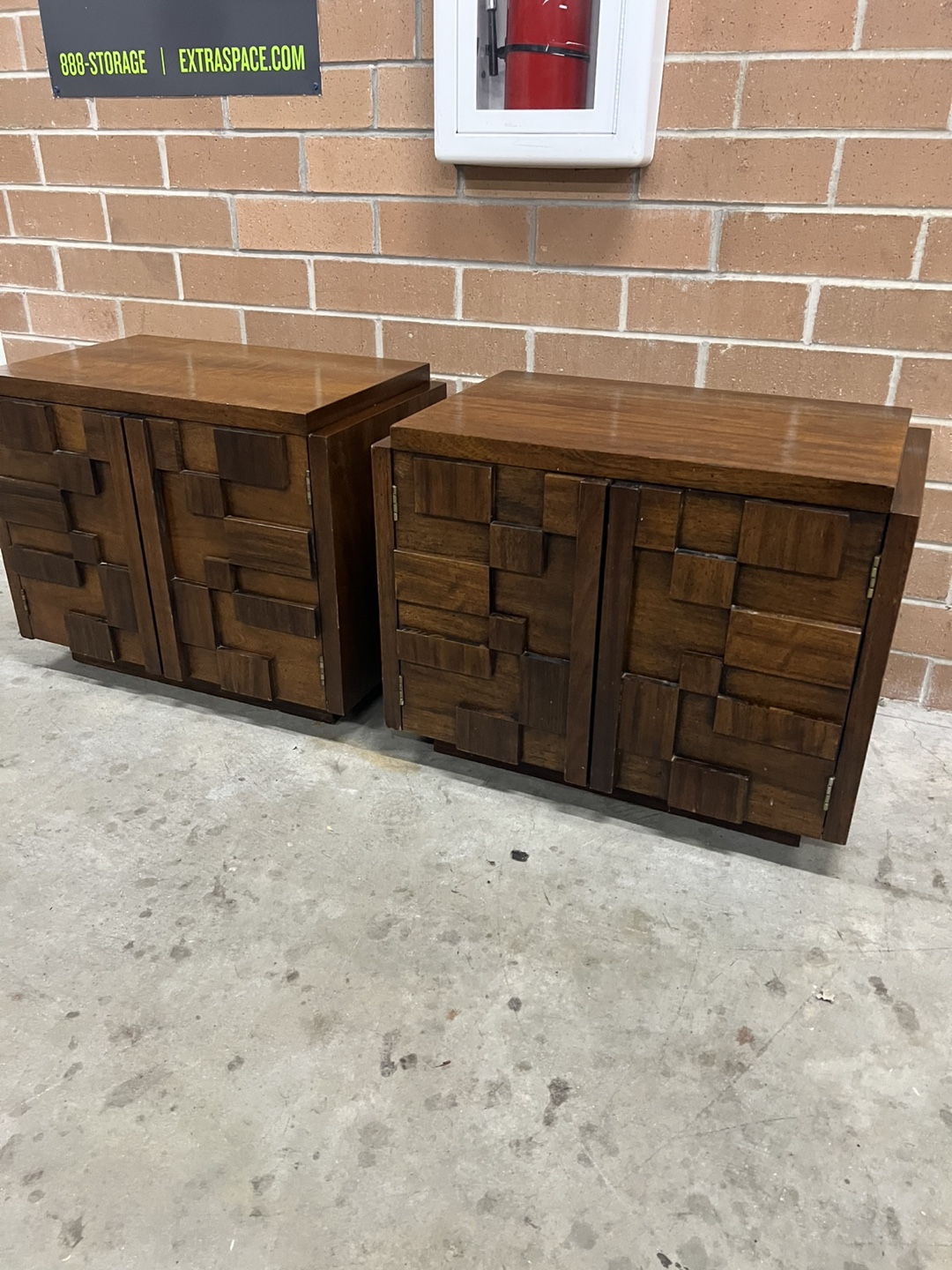 Lane set of 2 nightstands - photo 4