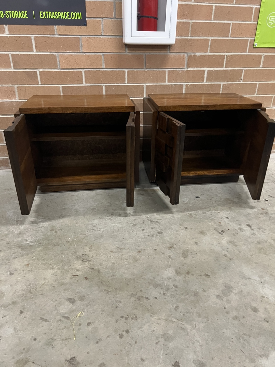 Lane set of 2 nightstands - photo 3