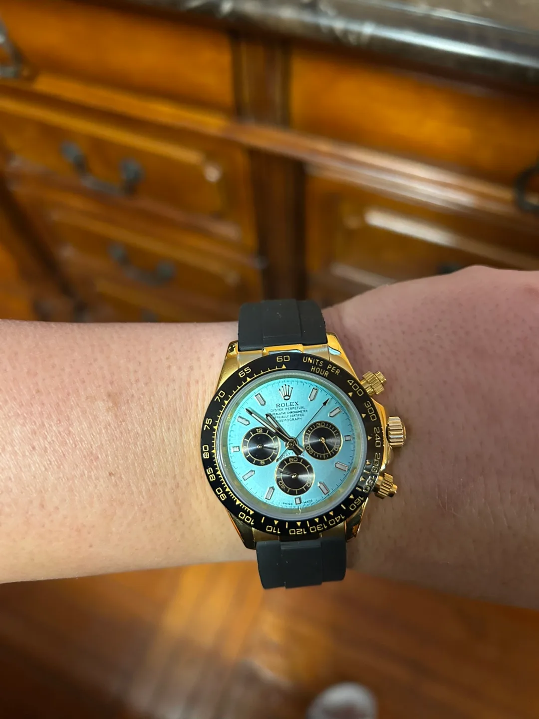 Rolex 40 mm Daytona with Tiffany blue image indicator(2)