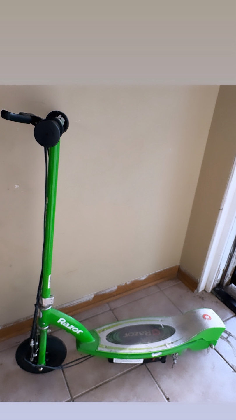 RAZOR ELECTRIC SCOOTER - photo 4