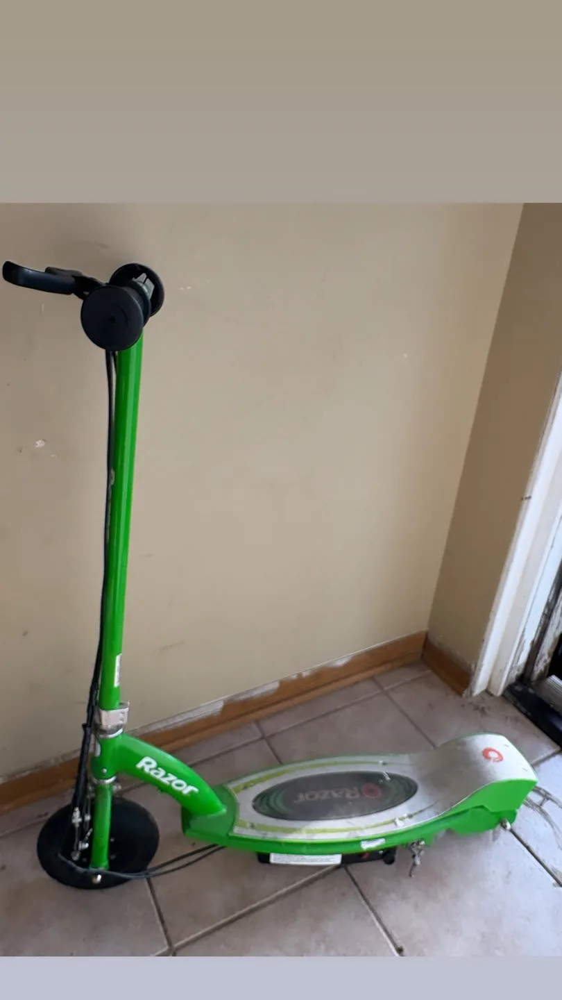 RAZOR ELECTRIC SCOOTER