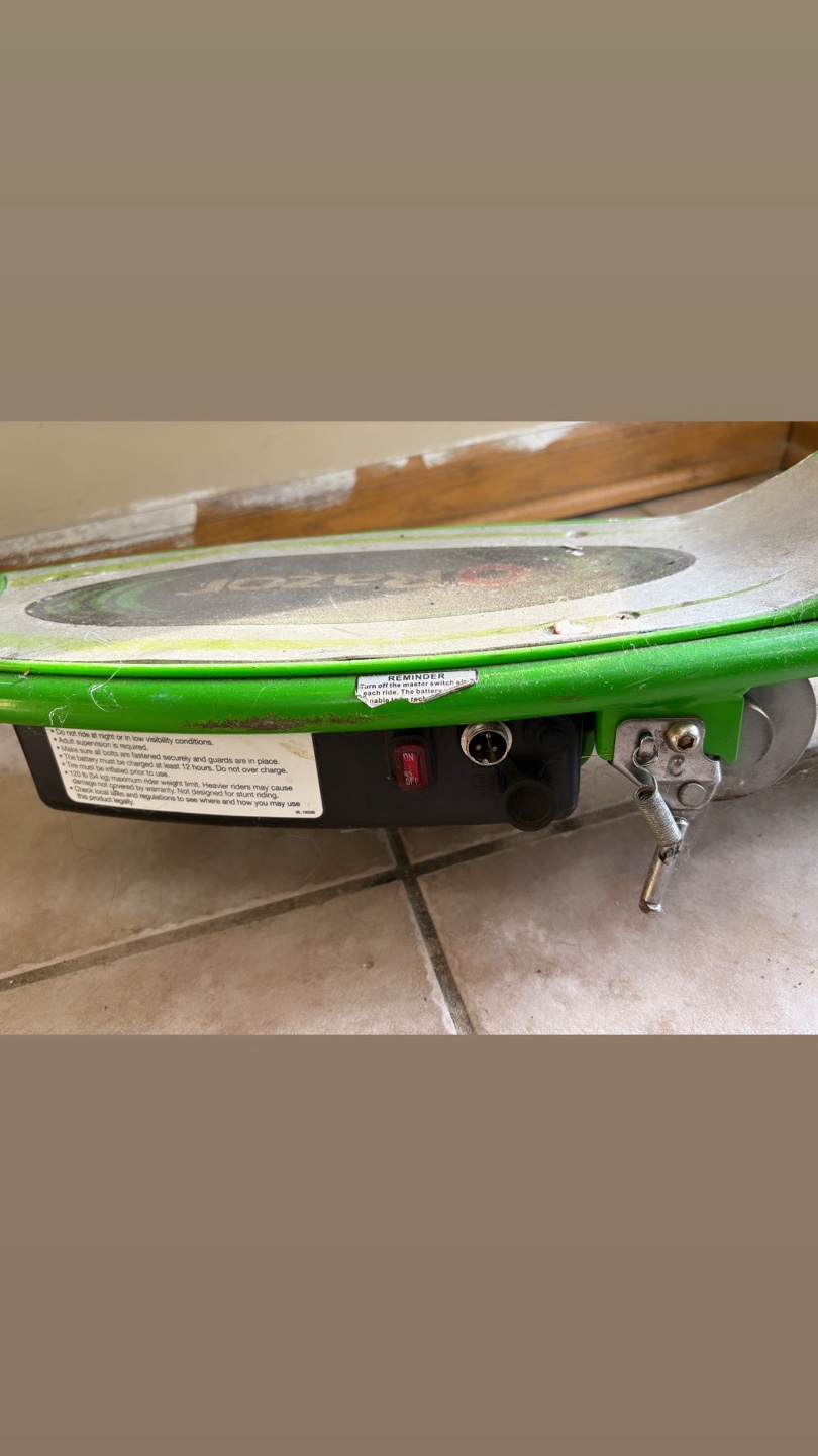 RAZOR ELECTRIC SCOOTER - photo 3