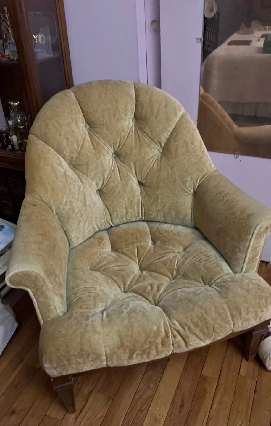 Tufted Armchair - yellow thumbnail