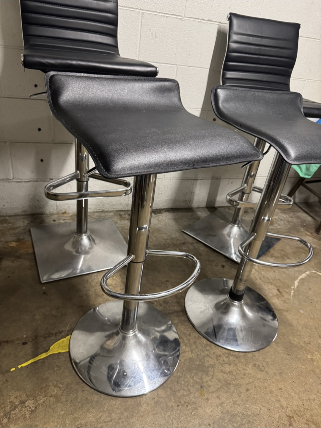 Set of 4 Black Bar Stools - photo 2