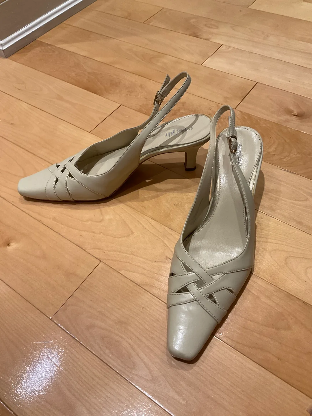 Easy Spirit Bayona Slingback Heels - Size 8.5M image indicator(3)