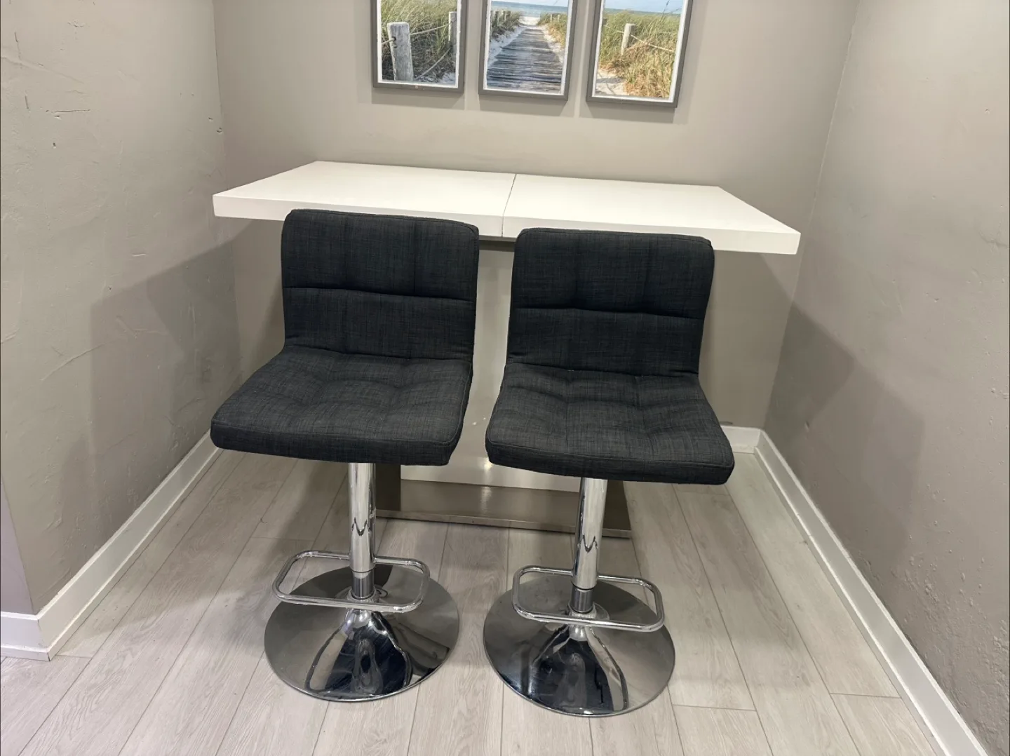 White Extendable Dining Table thumbnail