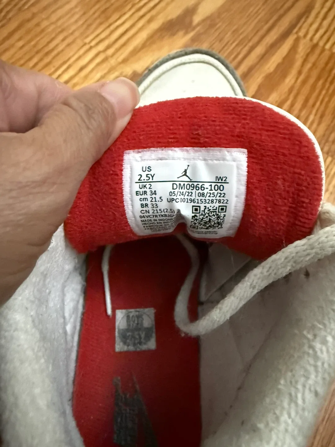 Nike Air Jordan 3 Retro Size 2.5Y image indicator(3)