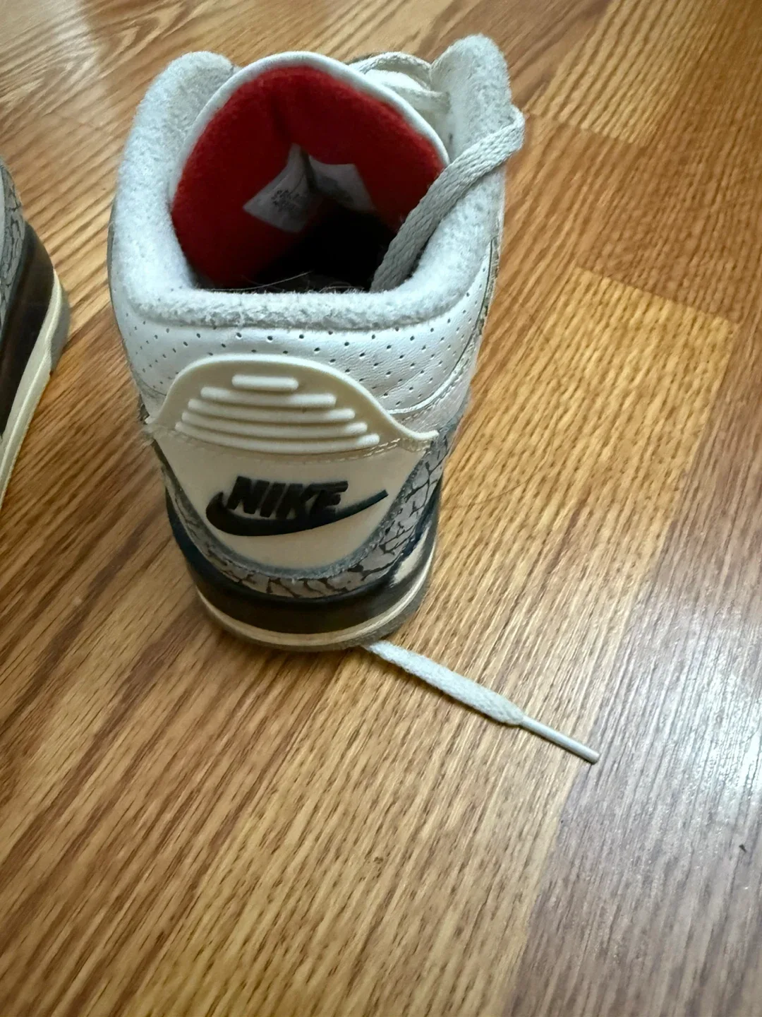 Nike Air Jordan 3 Retro Size 2.5Y image indicator(2)