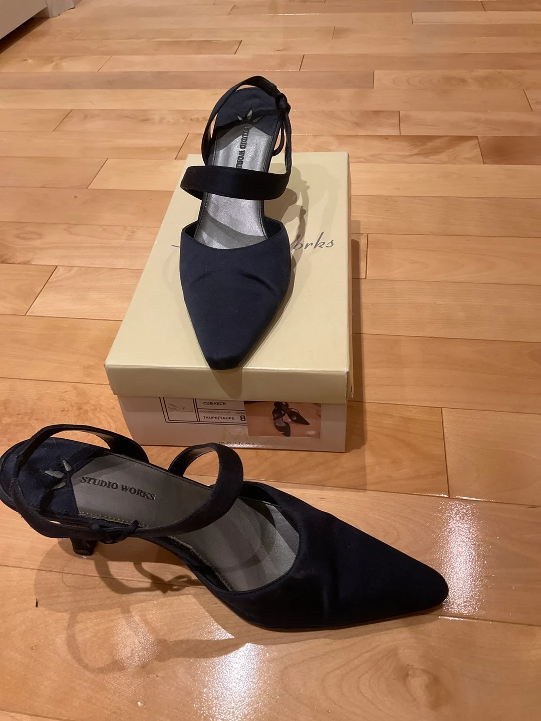 Studio Works Navy Heels, Size 8.5 image indicator(4)