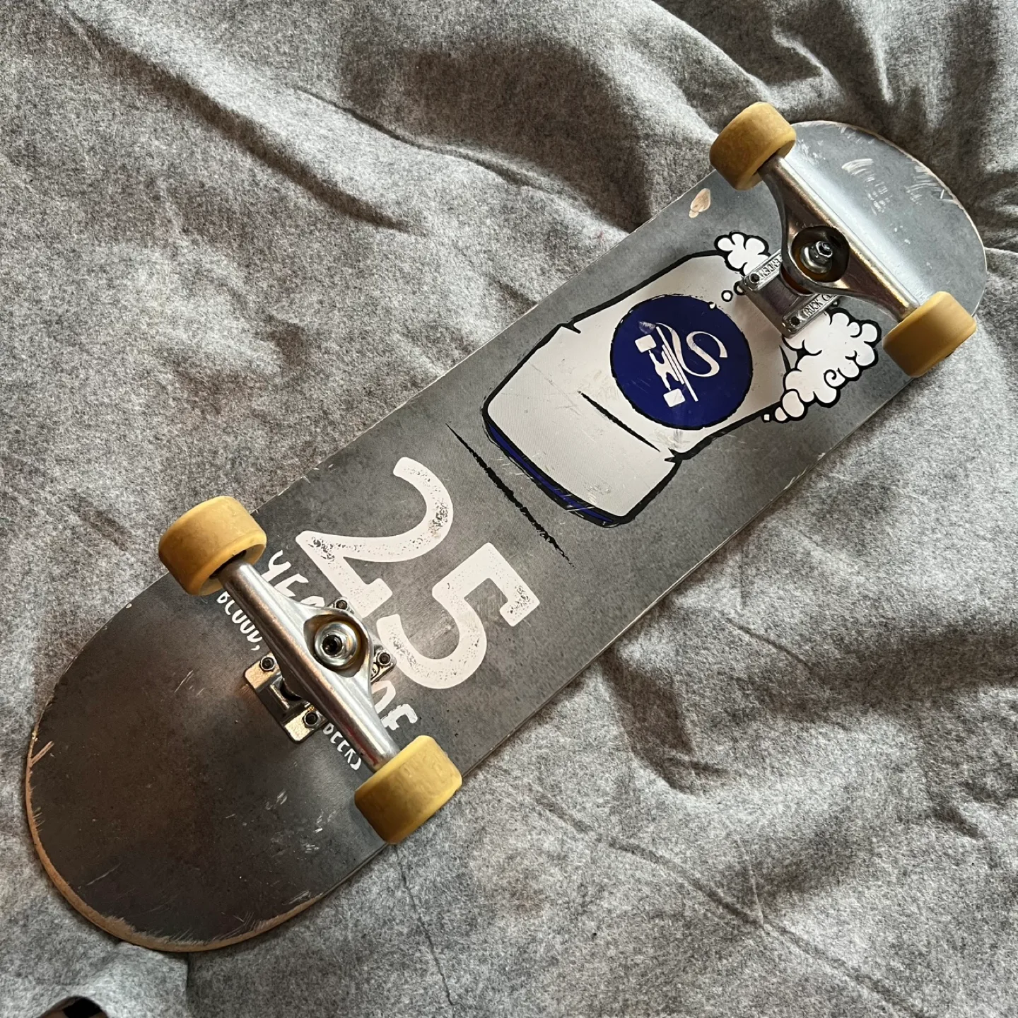 32” long board Skateboard - Great Condition near New. image indicator(2)