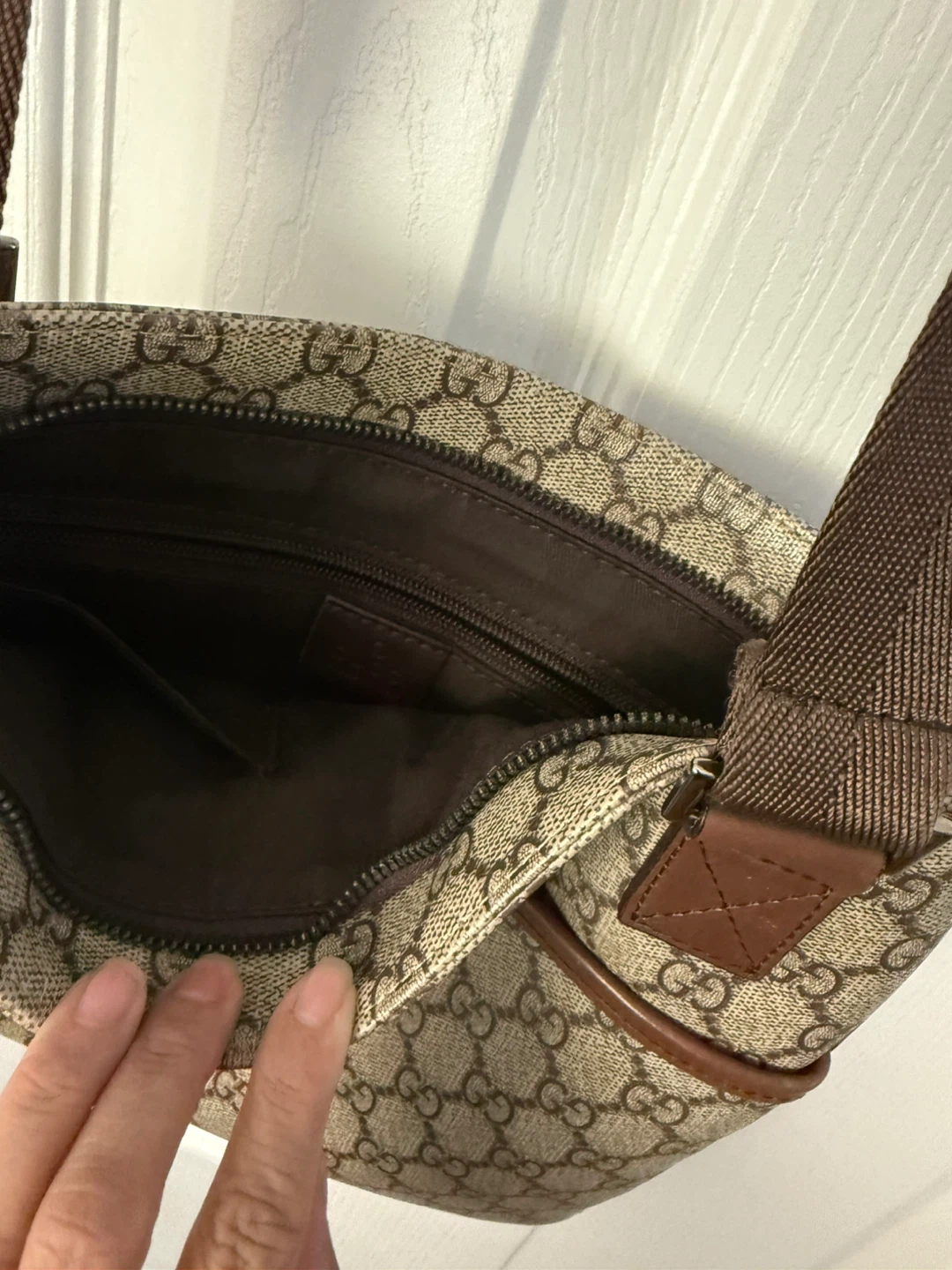 Gucci Monogram Messenger Bag - photo 4