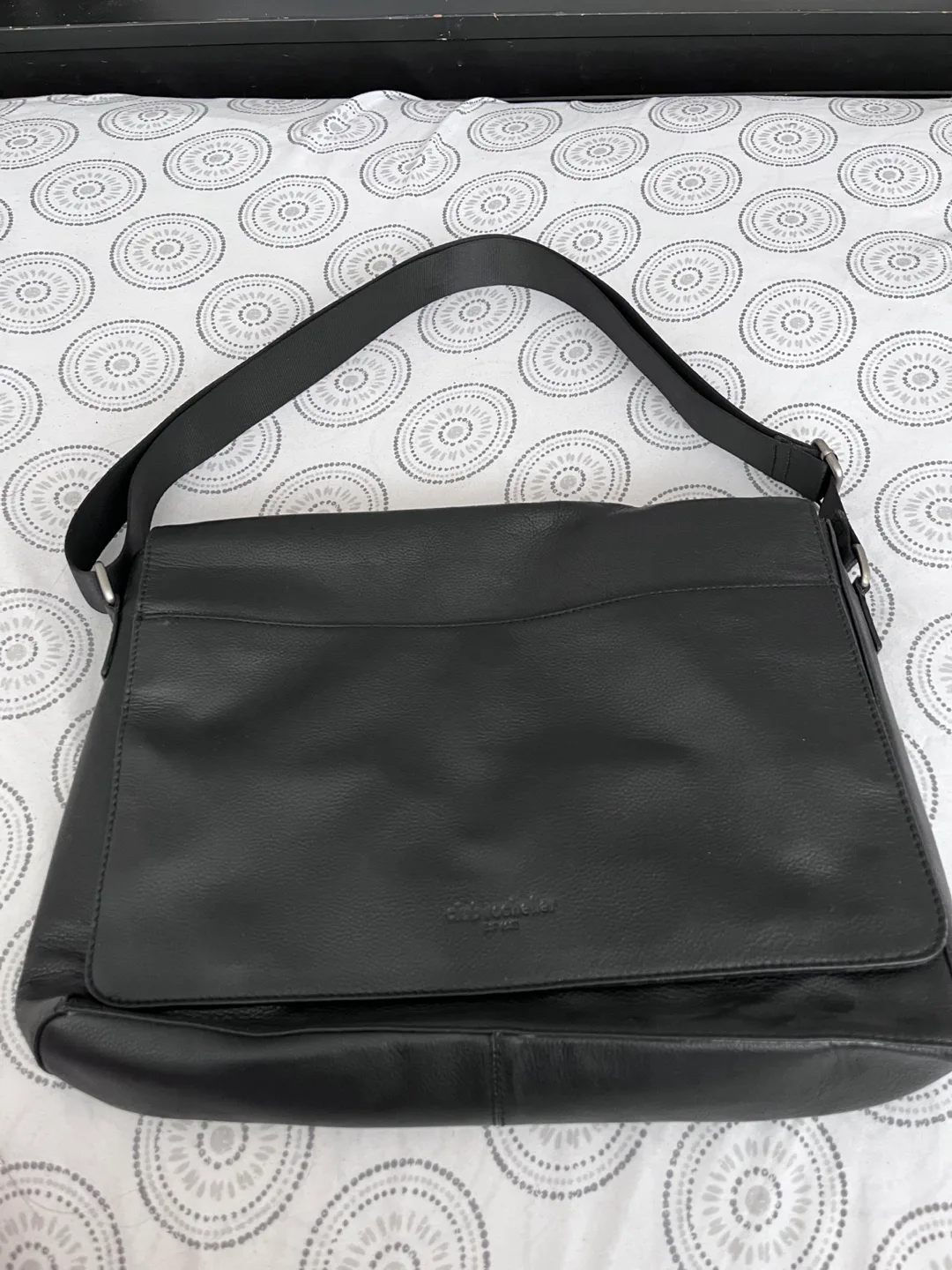 Leather Messenger Bag image indicator(2)