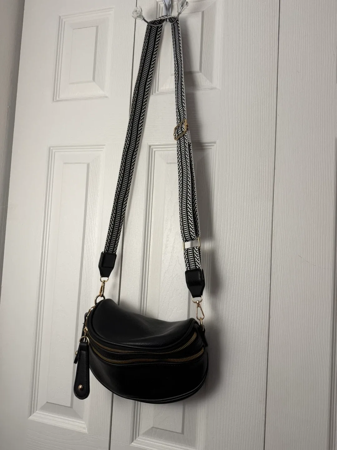 Kkxiu Vegan Leather Crossbody Sling Bag - Black