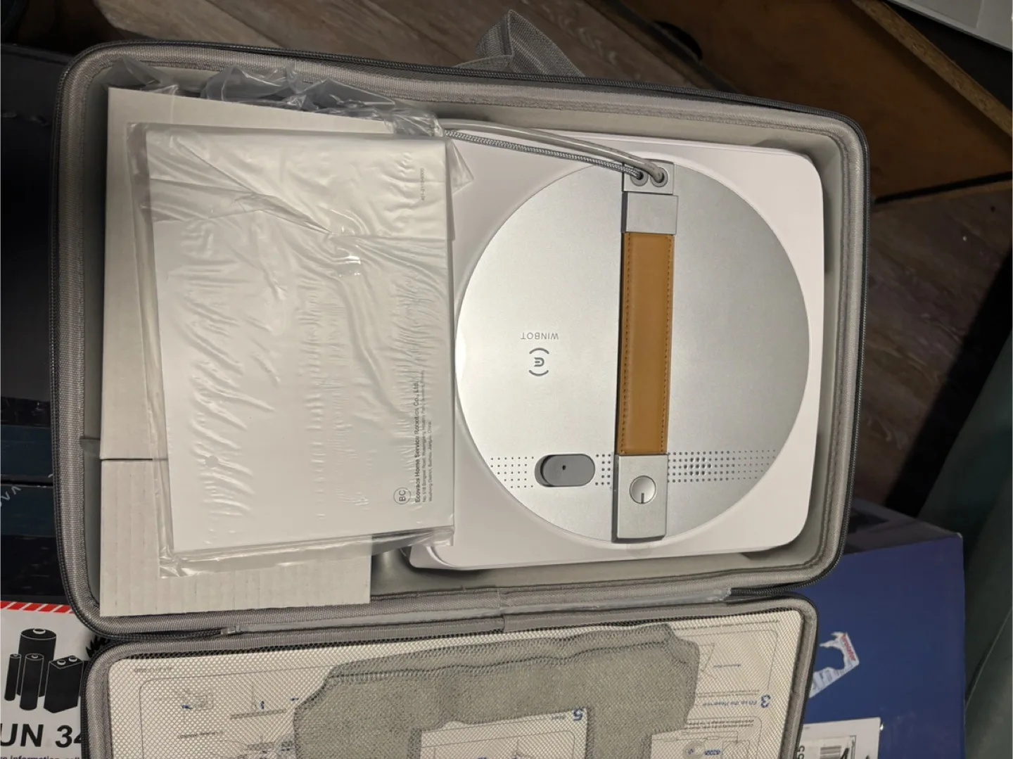 Ecovacs Winbot W1 Pro Window Cleaning Robot image indicator(2)