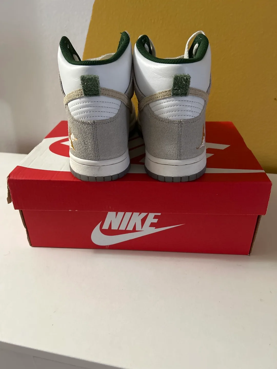 Nike Dunk High (GS) Summit White/Desert Ore - Size 5.5Y image indicator(3)