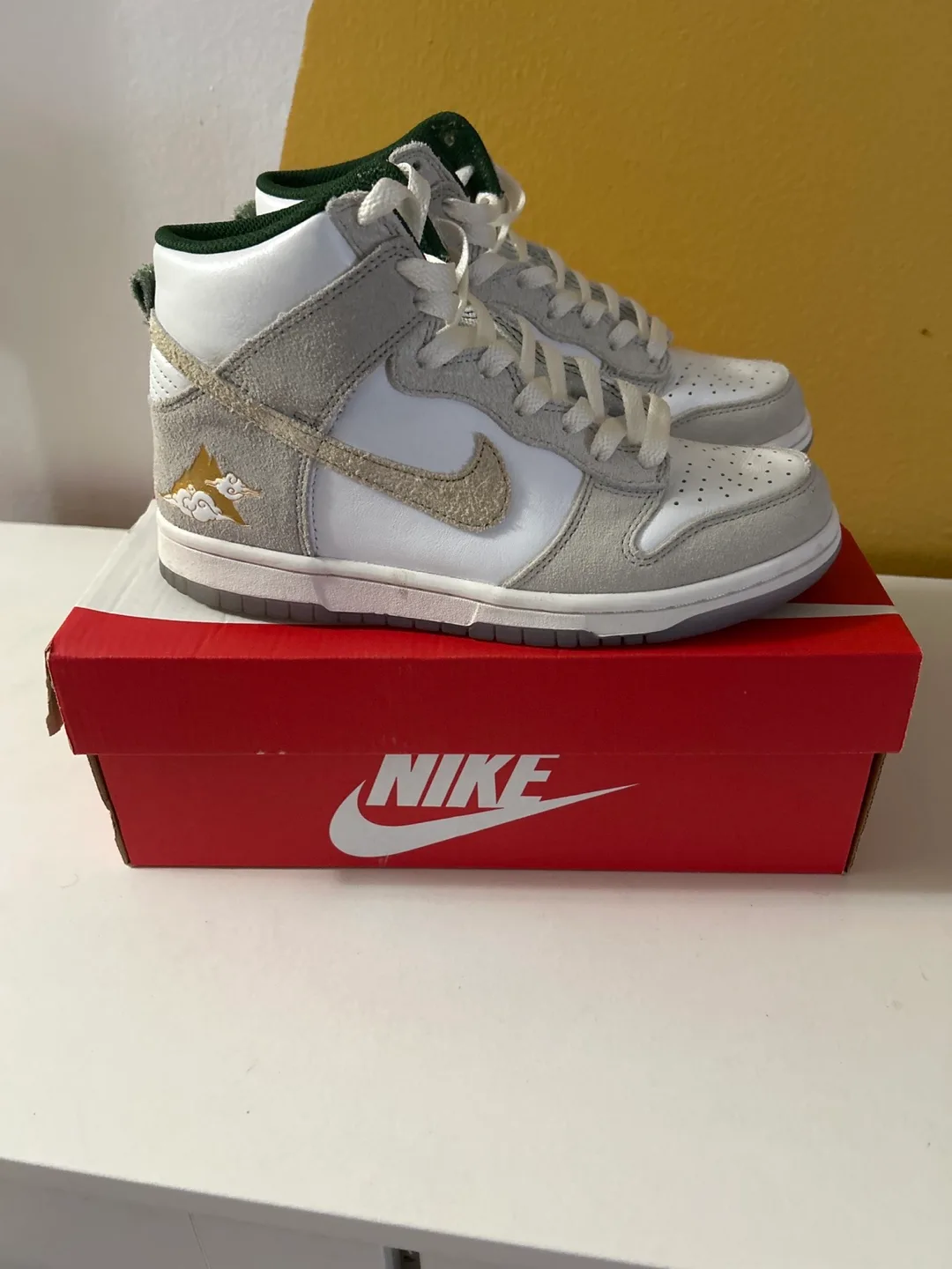 Nike Dunk High (GS) Summit White/Desert Ore - Size 5.5Y image indicator(2)